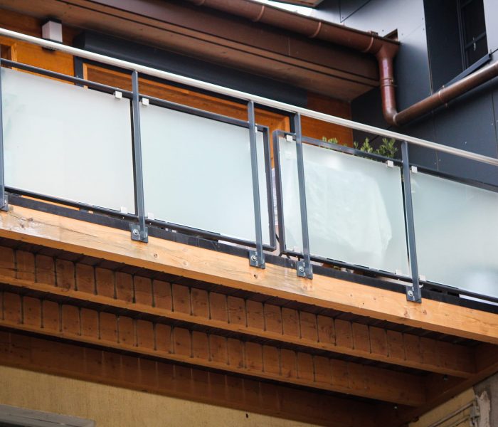 Création d'un balcon avec garde corp en acier